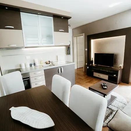 Ksenija Apartment *